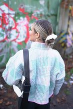 Načíst obrázek do prohlížeče Galerie, Bunda Kantha Short
