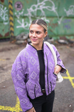 Lade das Bild in den Galerie-Viewer, Kurze Kantha-Jacke

