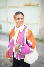 Lade das Bild in den Galerie-Viewer, Kurze Kantha-Jacke
