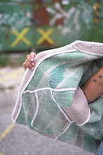 Lade das Bild in den Galerie-Viewer, Lange Kantha-Jacke
