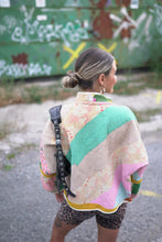 Načíst obrázek do prohlížeče Galerie, Bunda Kantha Short
