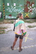 Načíst obrázek do prohlížeče Galerie, Bunda Kantha Short
