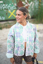 Načíst obrázek do prohlížeče Galerie, Bunda Kantha Short
