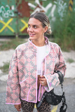 Lade das Bild in den Galerie-Viewer, Kurze Kantha-Jacke
