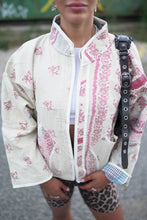 Lade das Bild in den Galerie-Viewer, Kurze Kantha-Jacke
