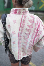 Lade das Bild in den Galerie-Viewer, Kurze Kantha-Jacke
