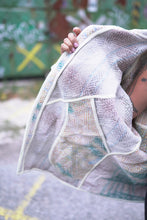 Lade das Bild in den Galerie-Viewer, Lange Kantha-Jacke
