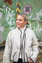 Načíst obrázek do prohlížeče Galerie, Bunda Kantha Short
