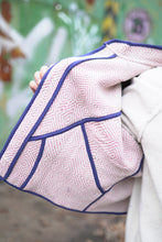 Lade das Bild in den Galerie-Viewer, Kurze Kantha-Jacke

