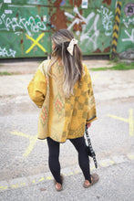 Lade das Bild in den Galerie-Viewer, Lange Kantha-Jacke
