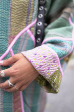 Lade das Bild in den Galerie-Viewer, Lange Kantha-Jacke

