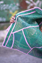 Lade das Bild in den Galerie-Viewer, Kurze Kantha-Jacke
