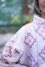 Lade das Bild in den Galerie-Viewer, Kurze Kantha-Jacke
