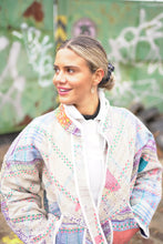 Lade das Bild in den Galerie-Viewer, Kurze Kantha-Jacke
