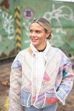 Lade das Bild in den Galerie-Viewer, Kurze Kantha-Jacke
