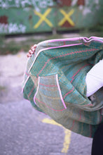 Lade das Bild in den Galerie-Viewer, Lange Kantha-Jacke
