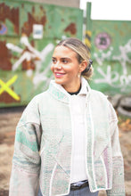 Lade das Bild in den Galerie-Viewer, Kurze Kantha-Jacke
