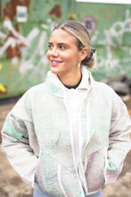 Lade das Bild in den Galerie-Viewer, Kurze Kantha-Jacke
