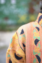 Lade das Bild in den Galerie-Viewer, Kurze Kantha-Jacke
