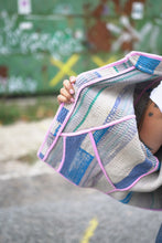 Lade das Bild in den Galerie-Viewer, Kurze Kantha-Jacke
