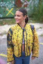 Lade das Bild in den Galerie-Viewer, Kurze Kantha-Jacke
