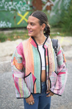 Lade das Bild in den Galerie-Viewer, Kurze Kantha-Jacke
