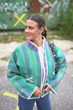 Lade das Bild in den Galerie-Viewer, Kurze Kantha-Jacke

