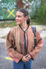 Lade das Bild in den Galerie-Viewer, Kurze Kantha-Jacke
