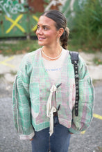 Lade das Bild in den Galerie-Viewer, Lange Kantha-Jacke
