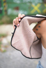 Lade das Bild in den Galerie-Viewer, Kantha Bae Weste
