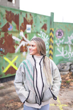 Načíst obrázek do prohlížeče Galerie, Bunda Kantha Short
