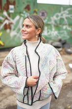 Načíst obrázek do prohlížeče Galerie, Bunda Kantha Short
