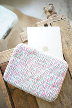 Načíst obrázek do prohlížeče Galerie, Kantha Laptop obal MacBook Air / Pro 13&quot; - 14&quot;
