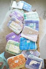 Načíst obrázek do prohlížeče Galerie, Kantha Laptop obal MacBook Air / Pro 13&quot; - 14&quot;
