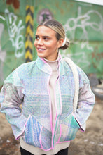 Načíst obrázek do prohlížeče Galerie, Bunda Kantha Short
