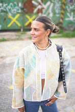 Lade das Bild in den Galerie-Viewer, Kurze Kantha-Jacke
