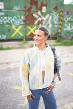 Lade das Bild in den Galerie-Viewer, Kurze Kantha-Jacke
