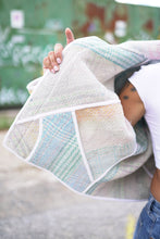 Lade das Bild in den Galerie-Viewer, Kurze Kantha-Jacke
