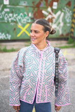 Lade das Bild in den Galerie-Viewer, Kurze Kantha-Jacke
