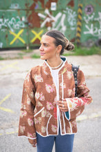 Lade das Bild in den Galerie-Viewer, Kurze Kantha-Jacke
