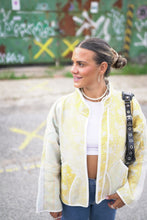 Lade das Bild in den Galerie-Viewer, Kurze Kantha-Jacke
