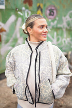 Načíst obrázek do prohlížeče Galerie, Bunda Kantha Short
