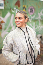 Načíst obrázek do prohlížeče Galerie, Bunda Kantha Short
