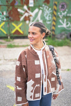 Lade das Bild in den Galerie-Viewer, Kurze Kantha-Jacke
