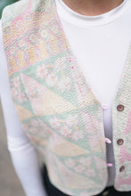 Lade das Bild in den Galerie-Viewer, Kantha Bae Weste
