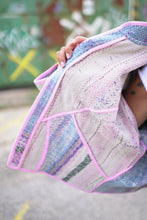Lade das Bild in den Galerie-Viewer, Kurze Kantha-Jacke
