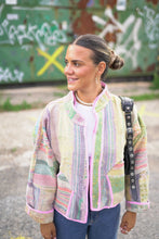 Lade das Bild in den Galerie-Viewer, Kurze Kantha-Jacke
