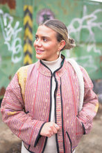 Lade das Bild in den Galerie-Viewer, Kurze Kantha-Jacke
