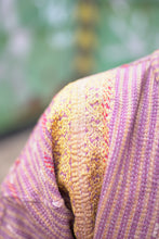 Lade das Bild in den Galerie-Viewer, Kurze Kantha-Jacke
