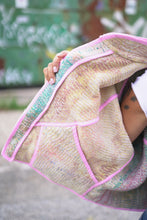 Lade das Bild in den Galerie-Viewer, Kurze Kantha-Jacke
